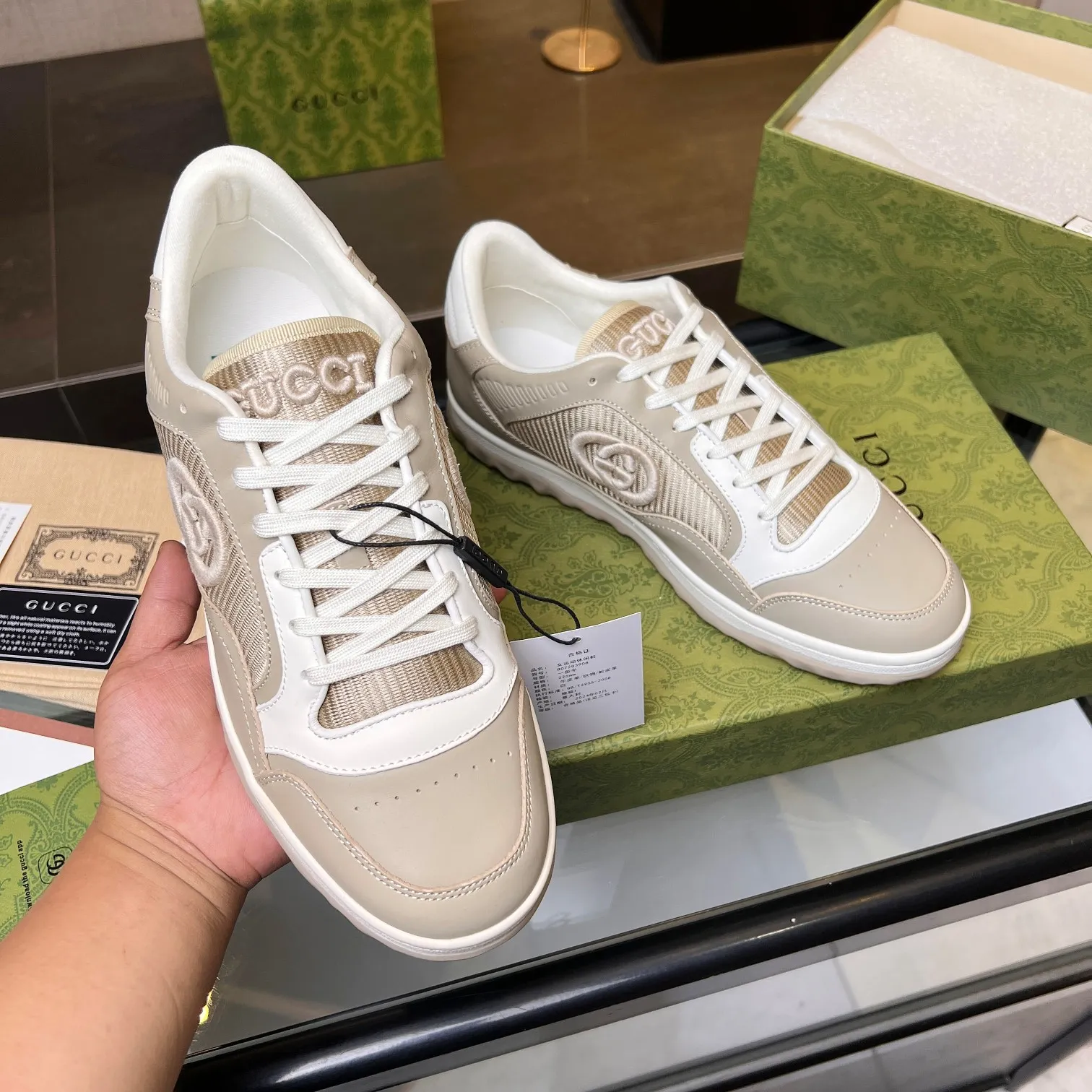 👟👟Ex-factory price 520👟👟 Top version, full styling effect, instant sales of the common practice of soft treading in the market, 💣💣💣Gucci2023 early spring Gucci G home latest hot style MAC80 sports shoes couple style casual retro distressed dirty shoes small dirty shoes small white shoes🌸🌸🌸 original purchase and development Production Gucci MAC80 new hot-selling series. The exquisite and compact interlocking double G logo romantically interprets the aesthetic concept of this series. Made of off-white leather, ▪️Material: original customized imported first-layer cowhide ▪️Inner lining: original customized imported breathable mesh ▪️Outsole: original molded two-color TPU outsole ▪️Sole thickness: 3CM ▪️Size: women's 35-40 / men's 39-45